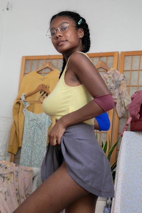 Black Teen XXX Nude Pictures