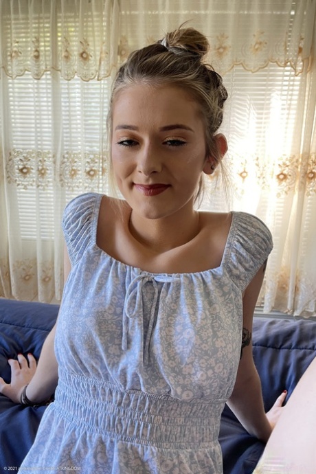 Petite Teen XXX Nude Pictures